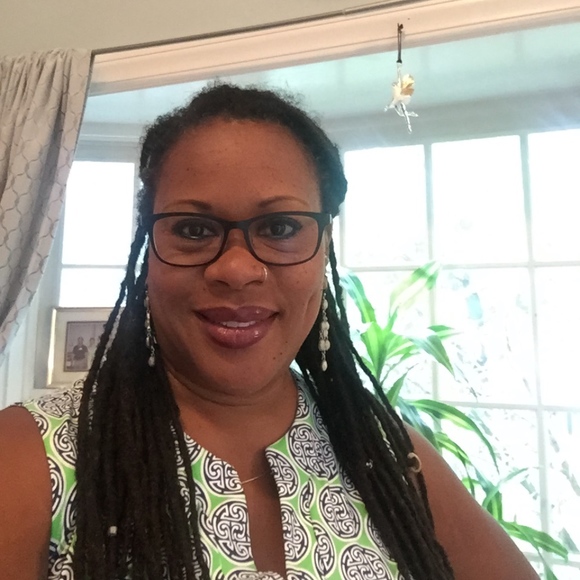 Meet your Posher, Claudia - Picture 1 of 1